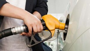 cara menghemat bbm kendaraan, Cara menghemat BBM mobil matic di kemacetan, Tips menghemat bensin motor agar tidak boros, Pengaruh tekanan ban terhadap konsumsi bahan bakar